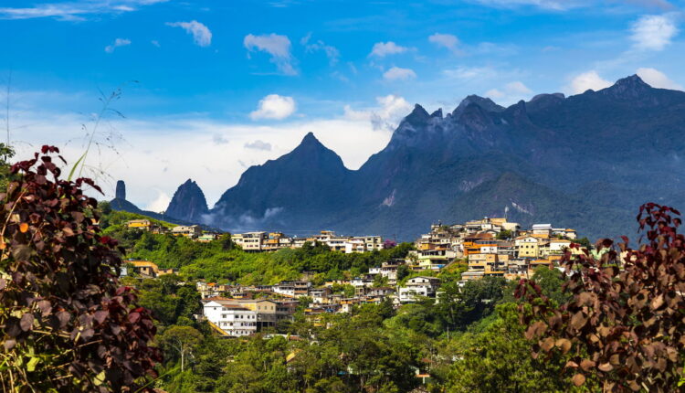 Essa cidade serrana une clima fresco e tranquilidade em meio às montanhas