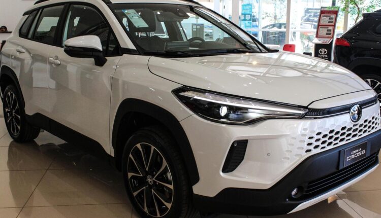 Toyota oferece até R$ 14.620 de desconto no Corolla Cross XRE para PcD
