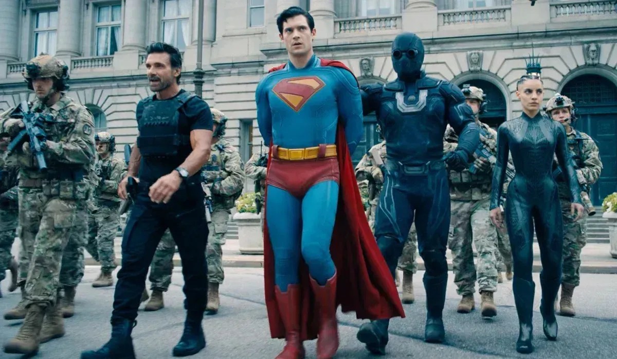 Superman bate R$ 1 bilhão em estreia de filme