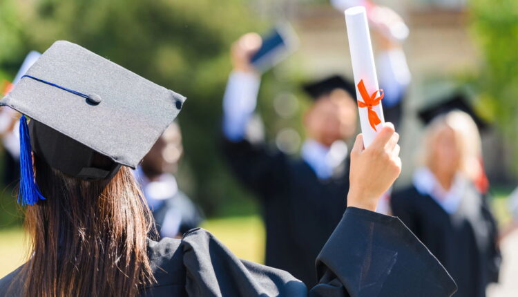 5 profissões sem diploma que pagam mais de R$ 7 mil por mês