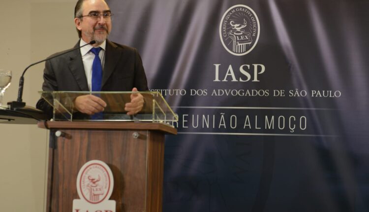 Reforma tributária inicia testes com nota fiscal, mas novos impostos só em 2027, diz Bernard Appy