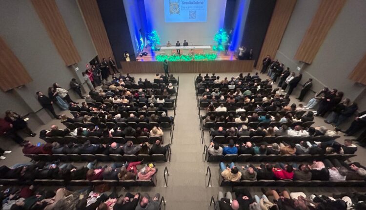 Câmara de PG entrega títulos de cidadania para lideranças da comunidade