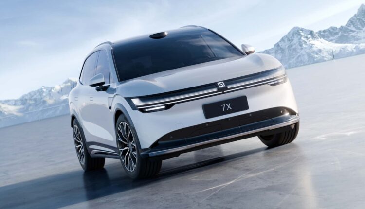 Zeekr 7X chega ao Brasil em pré-venda com promessa de alto desempenho e luxo