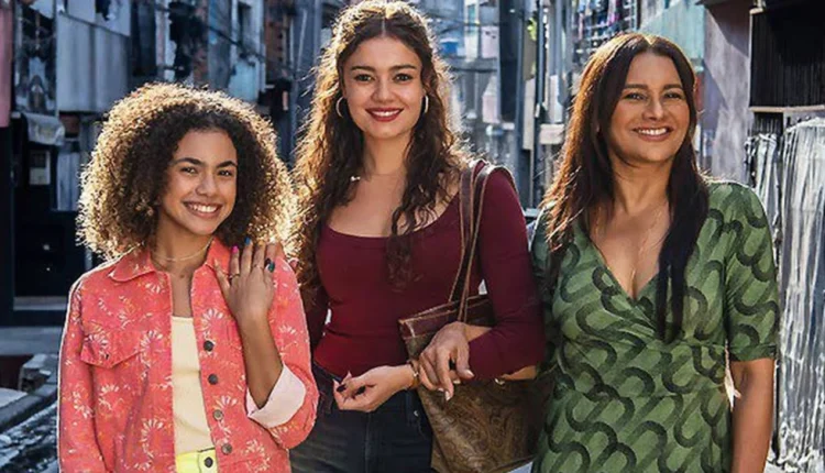 Alana Cabral, Sophie Charlotte e Dira Paes, as Três Graças