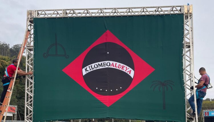 ‘Lei da Ditadura’, diz artista que teve obra censurada pela Guarda Civil por fazer releitura da bandeira