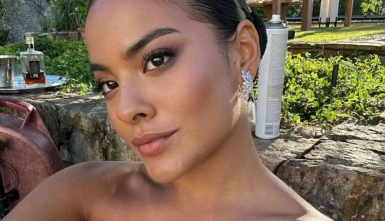 Vilã em Vale Tudo, Bella Campos aparece de biquíni moderninho - (crédito: Observatorio dos Famosos)
