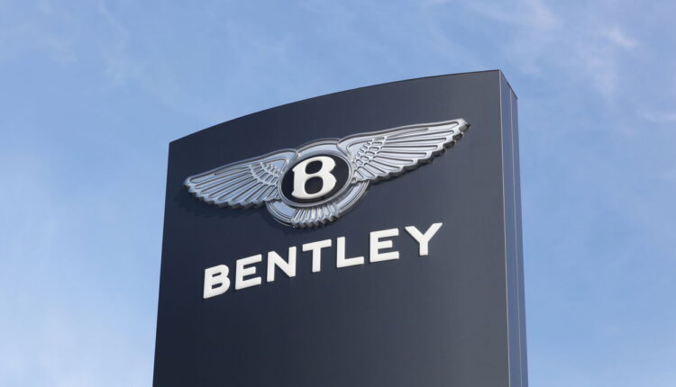 A decisão da Bentley está deixando fãs de luxo em choque!