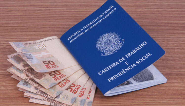 Salário mínimo aumenta em 2025 e nova regra surpreende o país