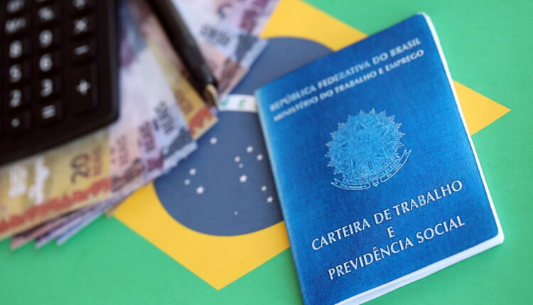 Salário mínimo de 2025 tem o maior reajuste em anos!