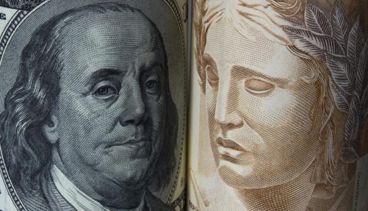 Brasileiro deve investir entre 11% e 18% fora do Brasil para se proteger do câmbio, aponta estudo