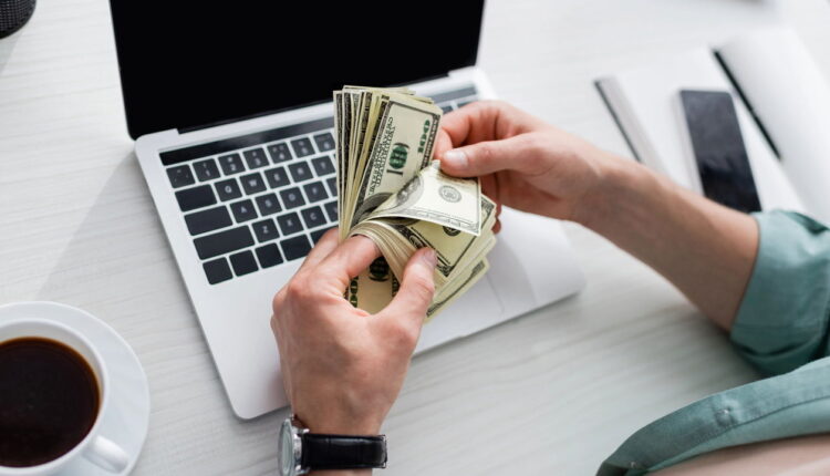 5 cursos rápidos que podem fazer você ganhar até R$ 8 mil por mês!