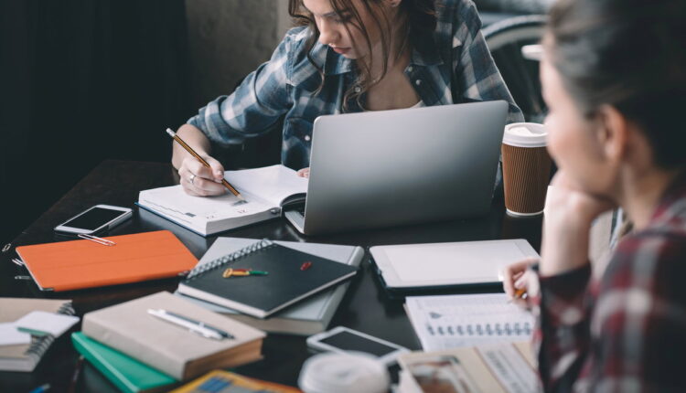 Cursos grátis da Serasa oferecem chance real de trabalhar com tecnologia