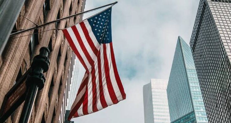 EUA: S&P 500 e Nasdaq renovam recordes antes de dados do payroll