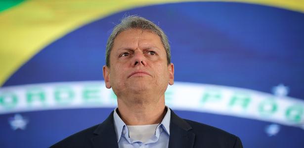 Tarcísio é acusado pelo bolsonarismo de ser centrão e pela esquerda de ser radical