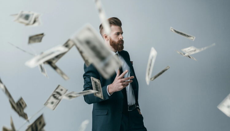 Tem brasileiros faturando em dólar de casa e você pode ser o próximo!