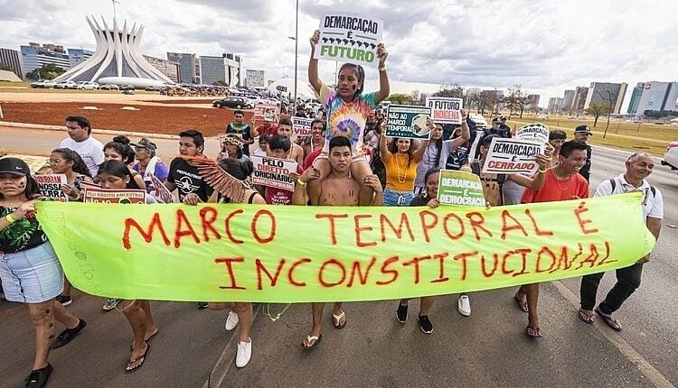 Indígenas marcham em Brasília (DF) contra o marco temporal (2023)