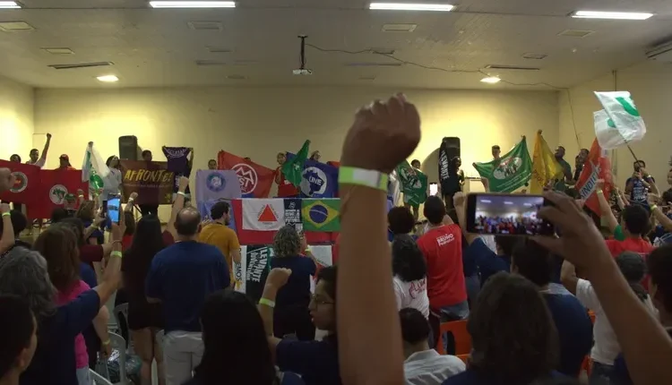Votação pode ocorrer em urnas físicas ou digitais, organizadas por voluntários nos bairros e cidades do país