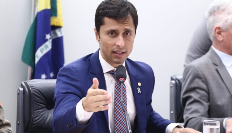 Deputado Duarte Jr. (PSB-MA) fala em comissão da Câmara dos Deputados