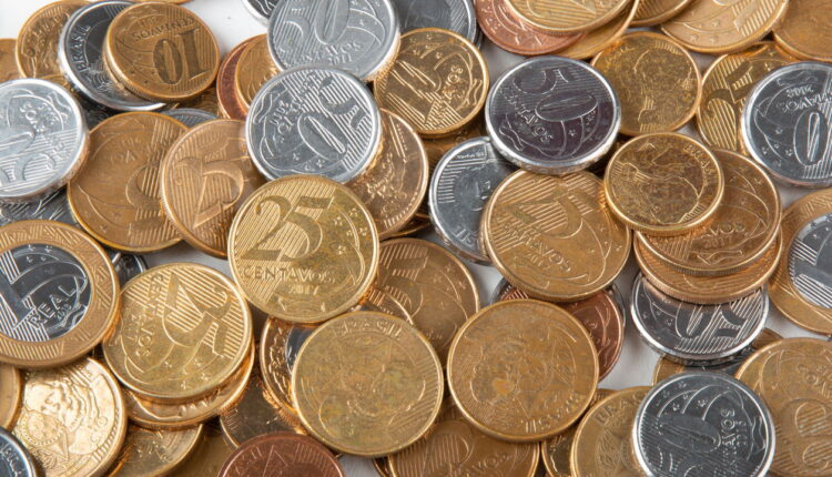 3 sinais para identificar moedas de 1 real raras e faturar!