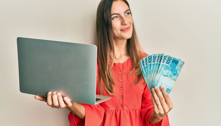 Você vai se surpreender com o que essas pessoas fazem para faturar R$ 10 mil sem sair de casa