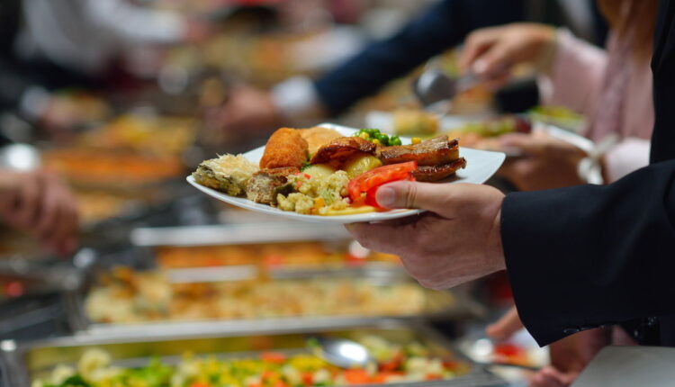 O planejamento alimentar que ajuda famílias a gastarem menos e com mais comida na mesa