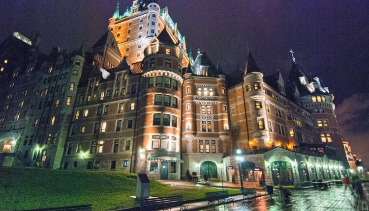 Cidade canadense parece saída de um conto de fadas e surpreende visitantes