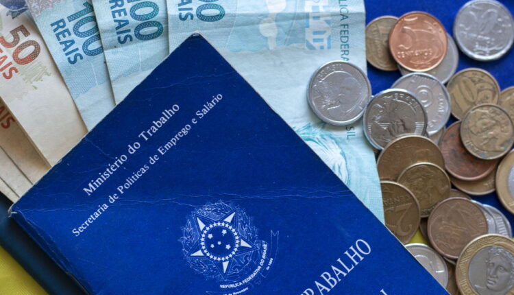 Salário mínimo de 2025 freia reajustes mesmo com PIB em alta