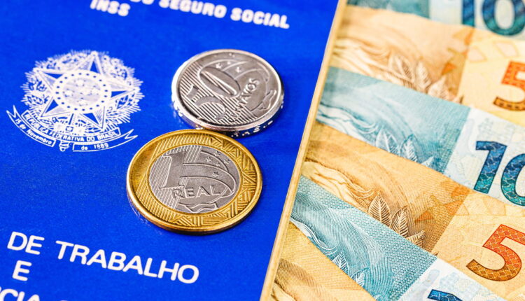 Salário mínimo sobe para R$ 1.945 e anima trabalhadores brasileiros