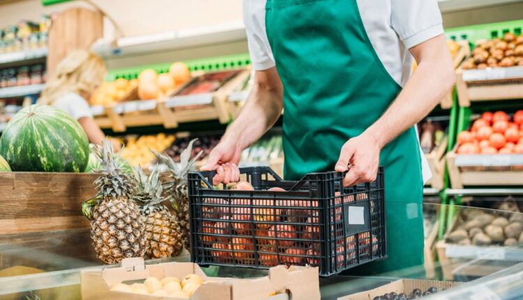 O segredo dos funcionários para pagar menos na hora de comprar