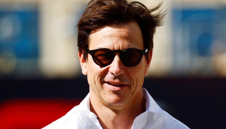 Wolff admite ter dado soco em Raikkonen para defender Russell