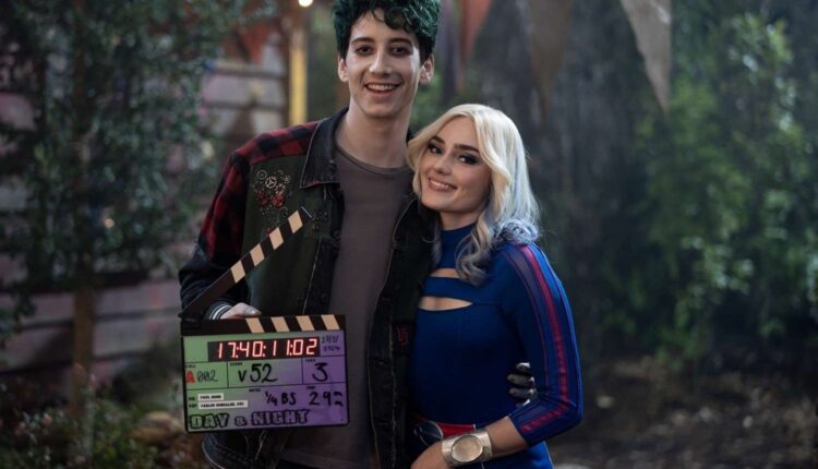 ZOMBIES 4: DAWN OF THE VAMPIRES - MILO MANHEIM, MEG DONNELLY