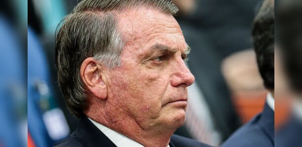 Bolsonaro omitiu transferência de R$ 2 milhões a Michelle, diz PF