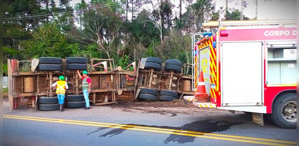 Caminhão tomba, homem fica preso às ferragens e morre em Telêmaco Borba