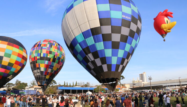 ‘Festival de Balonismo’ reúne mais de 10 mil pessoas em Castro