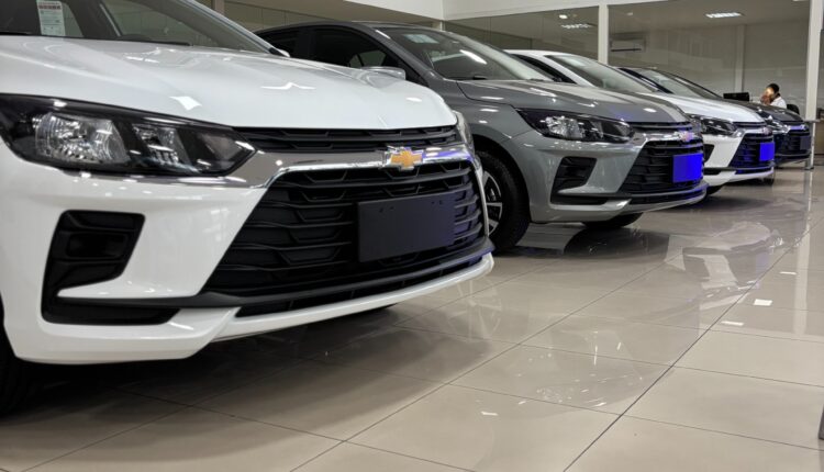 Chevrolet reduz preço do Onix Plus Premier em até R$ 24,9 mil para PcD