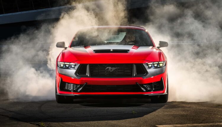Ford Mustang não será elétrico tão cedo; entenda