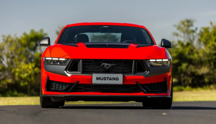Ford lança Mustang Dark Horse no Brasil por R$ 649 mil