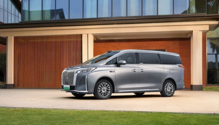 GWM apresenta minivan híbrida com autonomia elétrica de 172 km