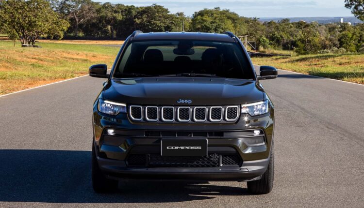 Jeep Compass 2026 chega com menos versões e cortes de até R$ 20 mil nos preços