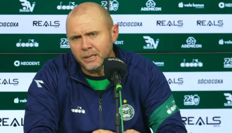 Técnico do Coritiba fala em “se reinventar” após o terceiro jogo sem vitória em casa