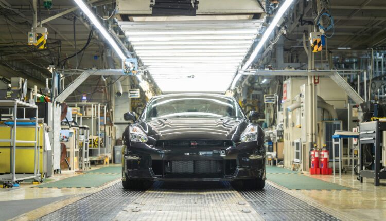 Nissan dá adeus ao ícone GT-R após 18 anos de produção