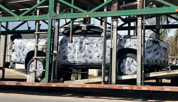 Nova Dakota? Picape média da Ram aparece sendo transportada na Argentina