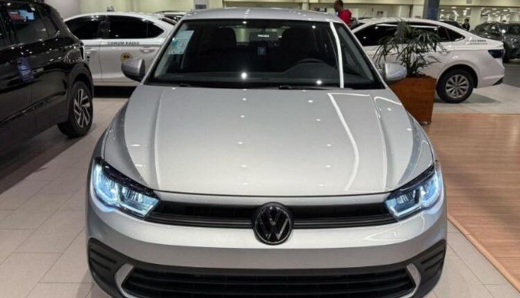 Volkswagen baixa preço do Polo Sense em R$ 19,9 mil para PcD em agosto
