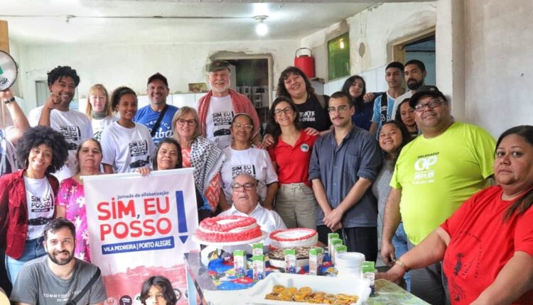 Projeto Sim, Eu Posso! celebra primeira formatura em Porto Alegre: 'Se não fosse vocês, eu não estaria aqui lendo esta carta'