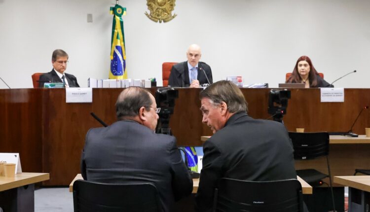 Ação penal contra Bolsonaro e mais 7 por tentativa de golpe de Estado entra na reta final