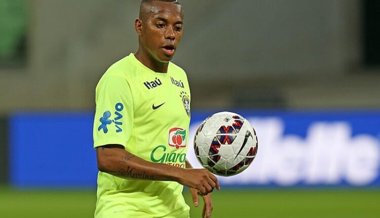 Maioria do STF mantém prisão do ex-jogador Robinho