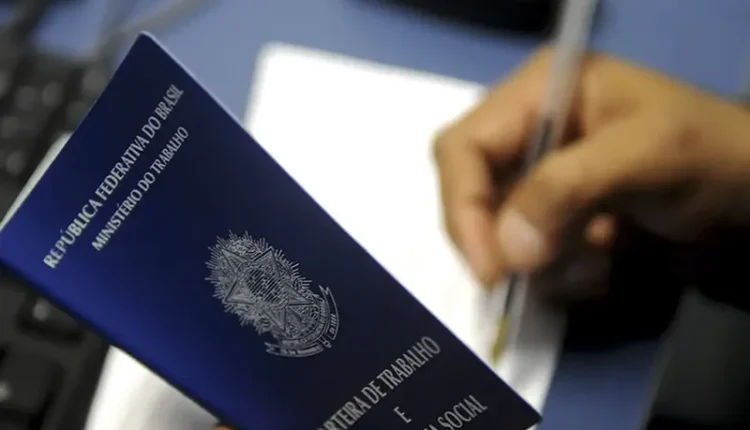 Em direções opostas, economia do Brasil avança, enquanto a dos EUA patina com tarifas