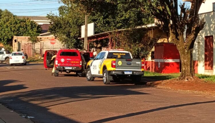 Viaturas da Polícia Militar em local do crime