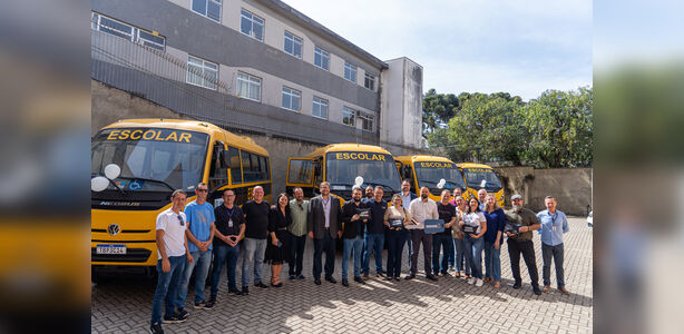 Colégio agrícola de São Mateus do Sul recebe novo ônibus escolar