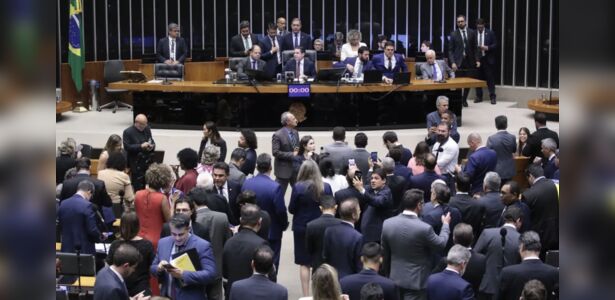 Câmara dos Deputados aprova urgência de projeto da anistia